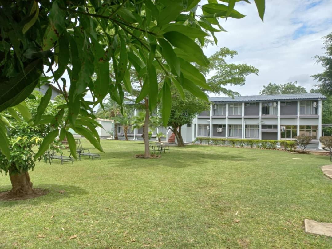 Crescent Lodge Livingstone Exteriör bild